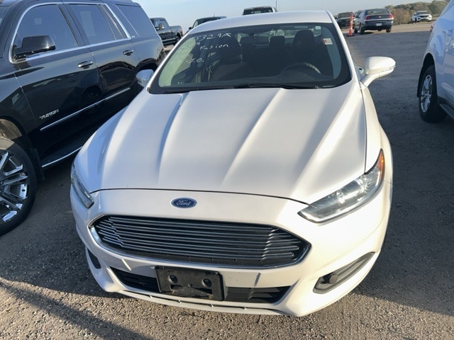 2014 Ford Fusion SE photo 2