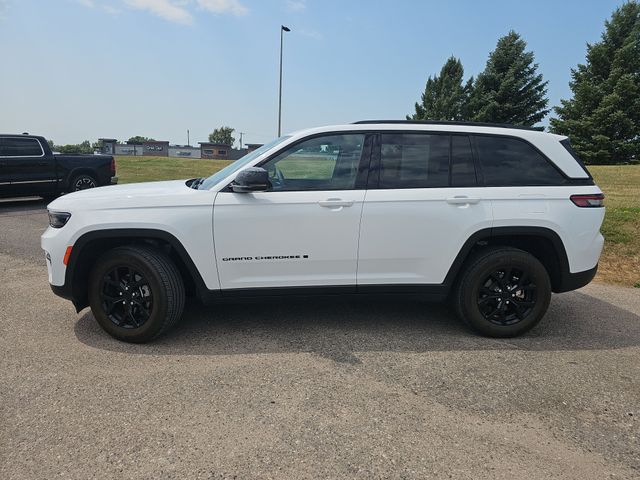 Used 2024 Jeep Grand Cherokee Altitude with VIN 1C4RJHAG5RC169540 for sale in Fergus Falls, Minnesota