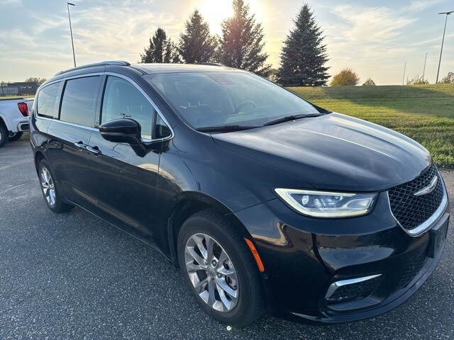 2021 Chrysler Pacifica Touring L photo 2