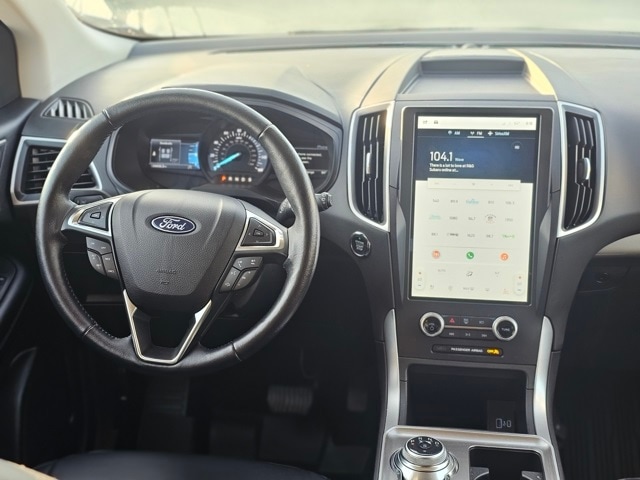 2023 Ford Edge SEL photo 2