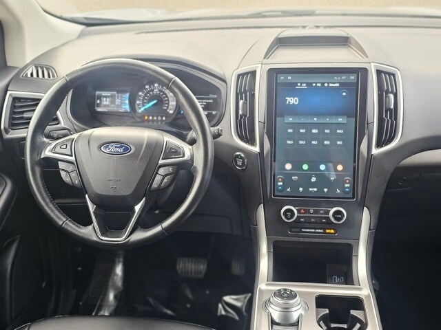 2023 Ford Edge SEL photo 2