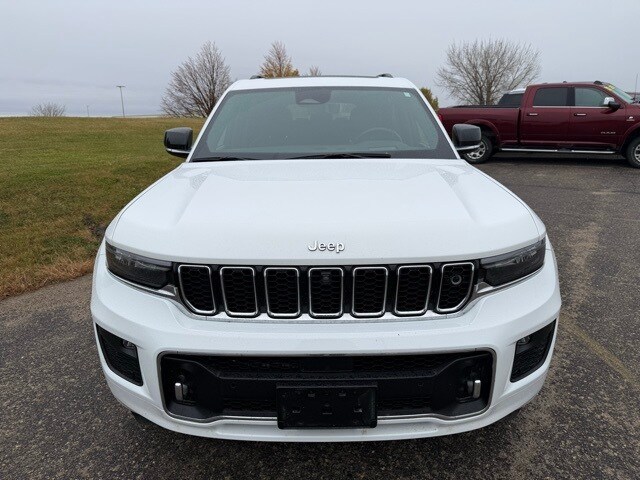 2023 Jeep Grand Cherokee Overland photo 3