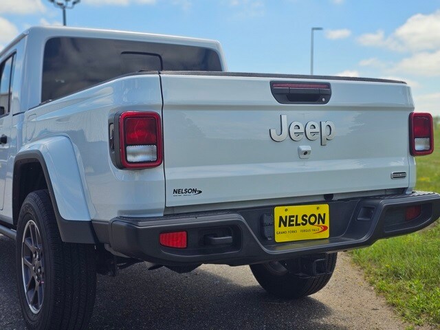 2021 Jeep Gladiator Overland photo 3