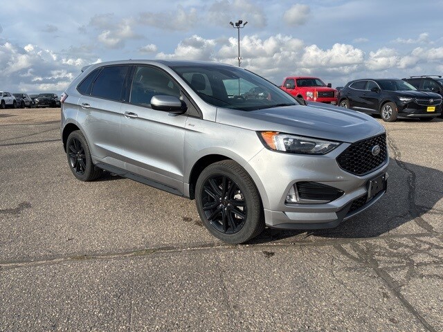 2023 Ford Edge ST photo 3