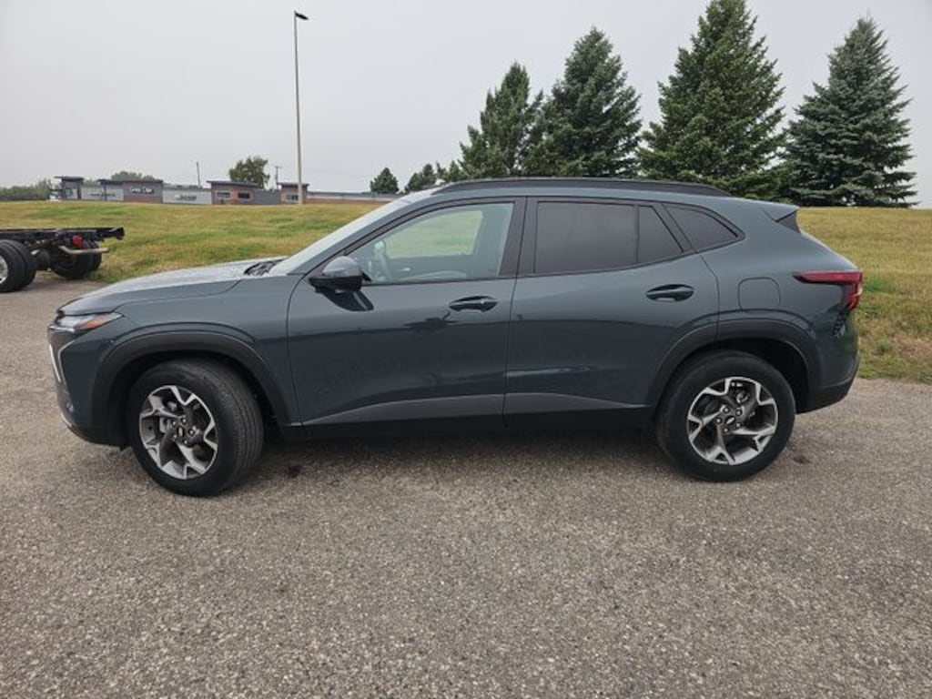 Used 2025 Chevrolet Trax LT SUV