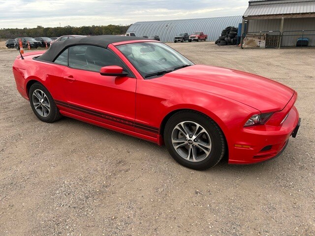 2014 Ford Mustang V6 Premium Convertible photo 3