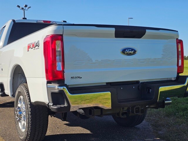 2026 Ford F-350 photo 3