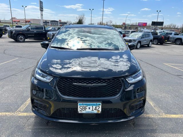 Used 2025 Chrysler Pacifica Limited with VIN 2C4RC3GG1SR528576 for sale in Fergus Falls, Minnesota