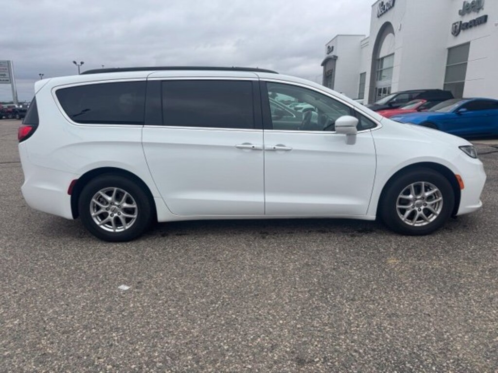 Used 2022 Chrysler Pacifica Touring L Minivan/Van