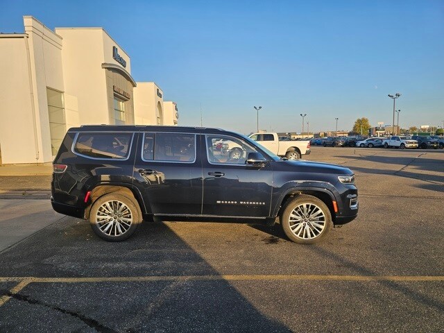 2024 Jeep Grand Wagoneer III photo 3