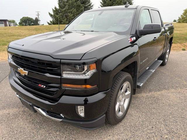 Used 2018 Chevrolet Silverado 1500 LT Z71 with VIN 3GCUKREC6JG434259 for sale in Fergus Falls, Minnesota