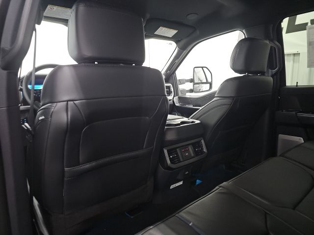 2026 Ford F-350 Super Duty Platinum - Photo 17
