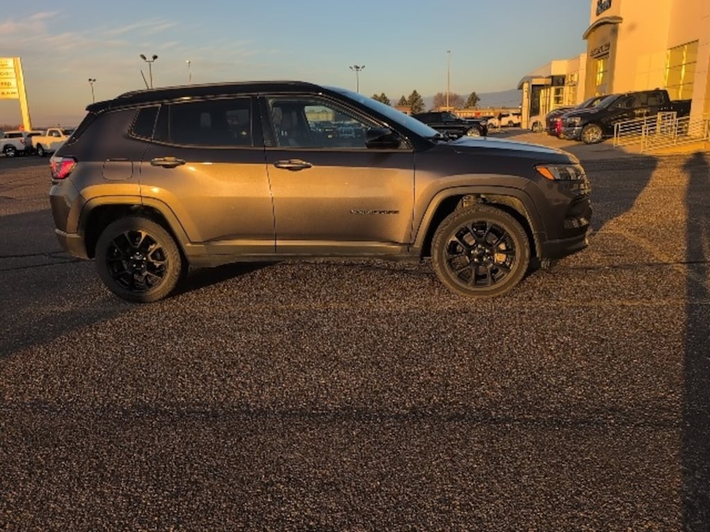 Used 2023 Jeep Compass Altitude SUV