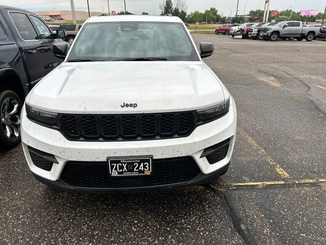 Used 2024 Jeep Grand Cherokee Altitude with VIN 1C4RJHAG5RC169540 for sale in Fergus Falls, Minnesota
