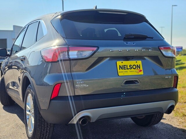 2021 Ford Escape SE photo 3