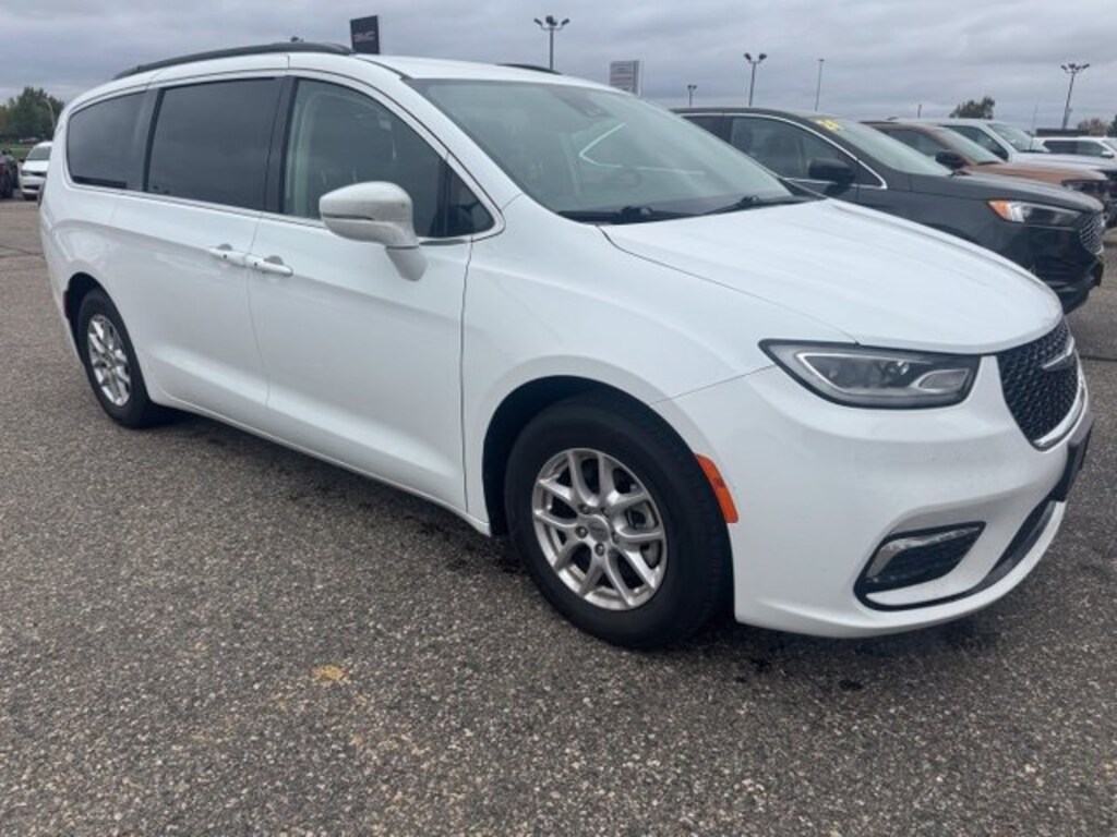 Used 2022 Chrysler Pacifica Touring L Minivan/Van