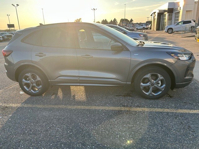 2024 Ford Escape ST-Line photo 4