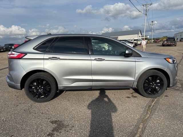2023 Ford Edge ST photo 4