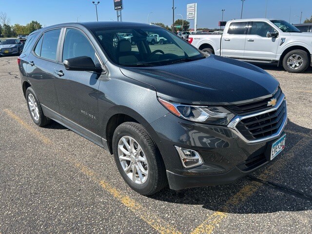2020 Chevrolet Equinox LS photo 3