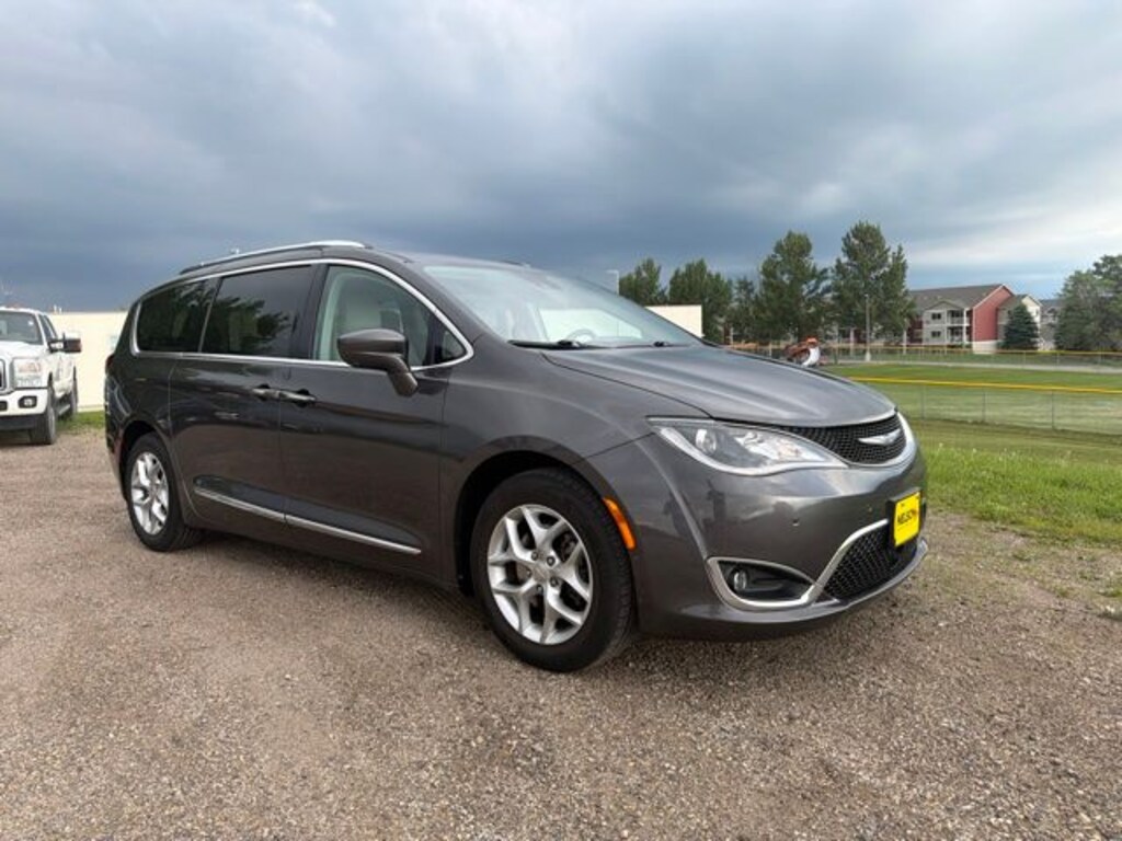 Used 2018 Chrysler Pacifica Touring L Plus Minivan/Van
