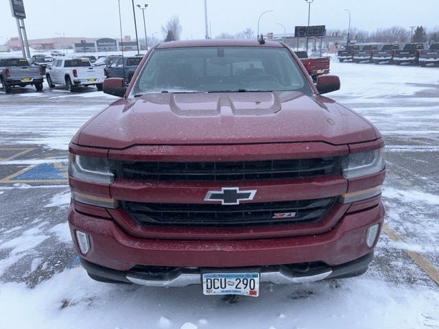 Used 2018 Chevrolet Silverado 1500 LT with VIN 3GCUKREC3JG625654 for sale in Fergus Falls, Minnesota