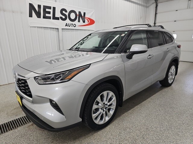 2023 Toyota Highlander Limited photo 4
