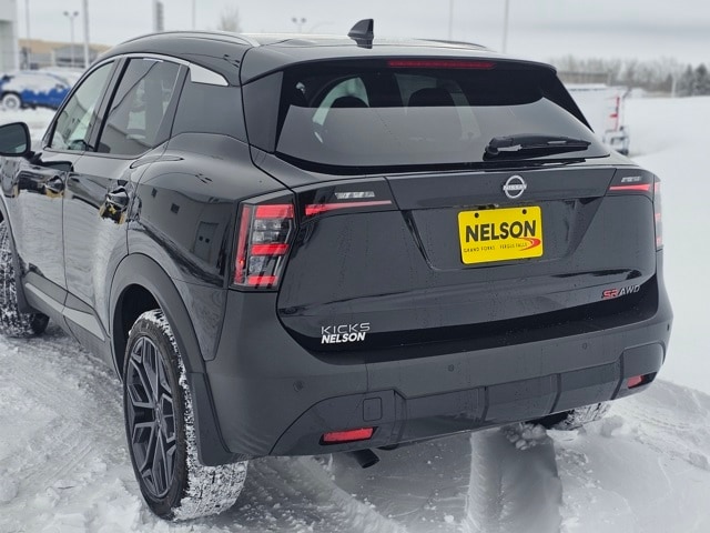 2025 Nissan Kicks SR photo 3
