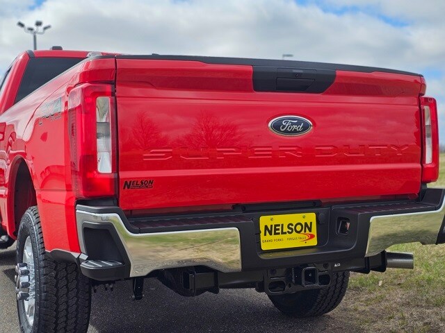 2025 Ford F-350 XLT photo 3