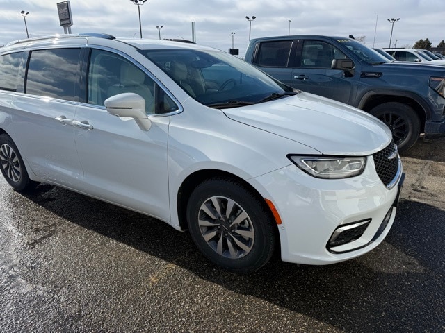 Used 2021 Chrysler Pacifica Hybrid Touring L with VIN 2C4RC1L77MR548361 for sale in Fergus Falls, MN