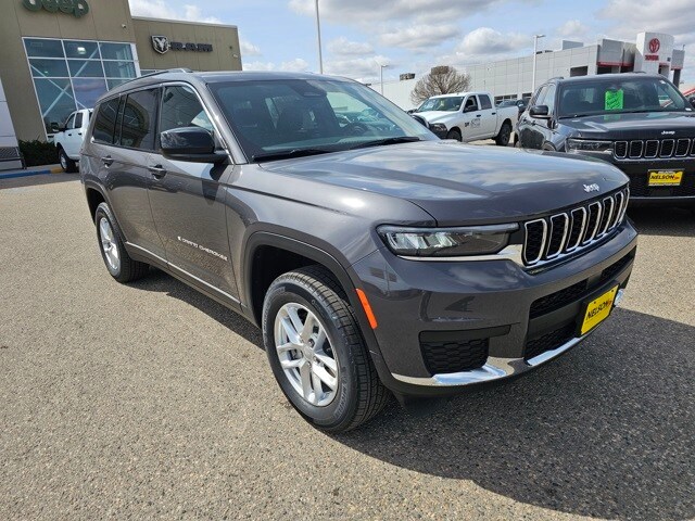 2025 Jeep Grand Cherokee Laredo photo 4
