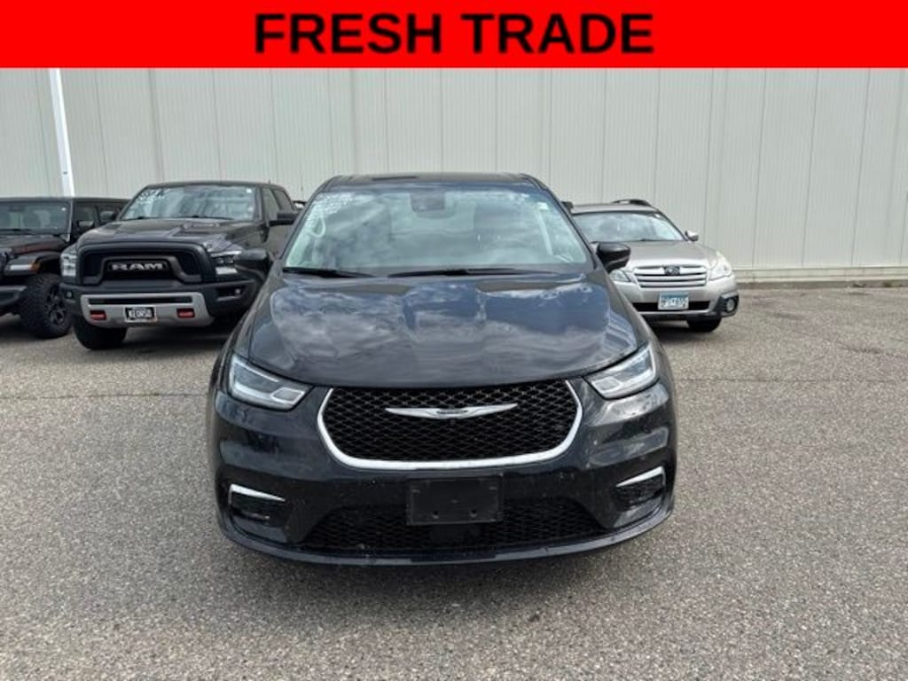 Used 2023 Chrysler Pacifica Touring L Van Passenger Van