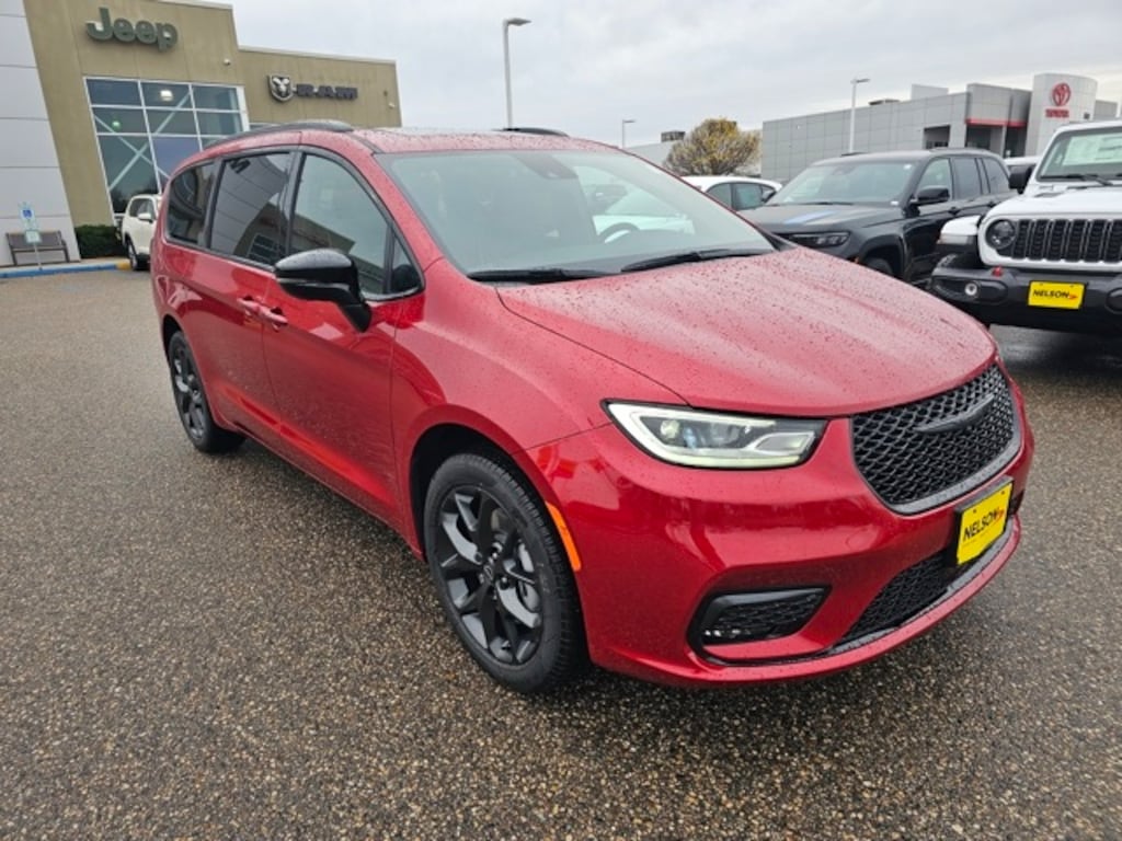 New 2026 Chrysler Pacifica LIMITED AWD Passenger Van