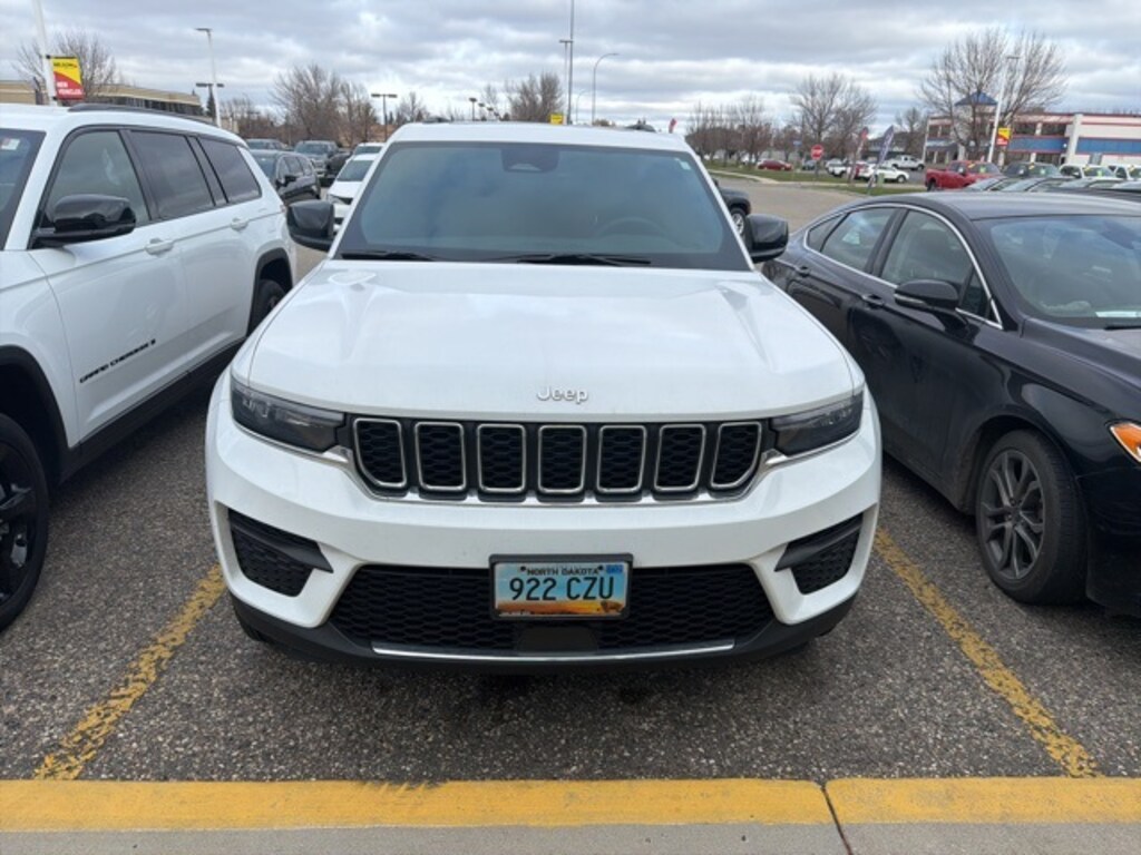 Used 2025 Jeep Grand Cherokee Laredo SUV