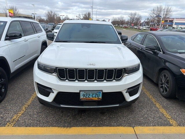 2025 Jeep Grand Cherokee Laredo X photo 2