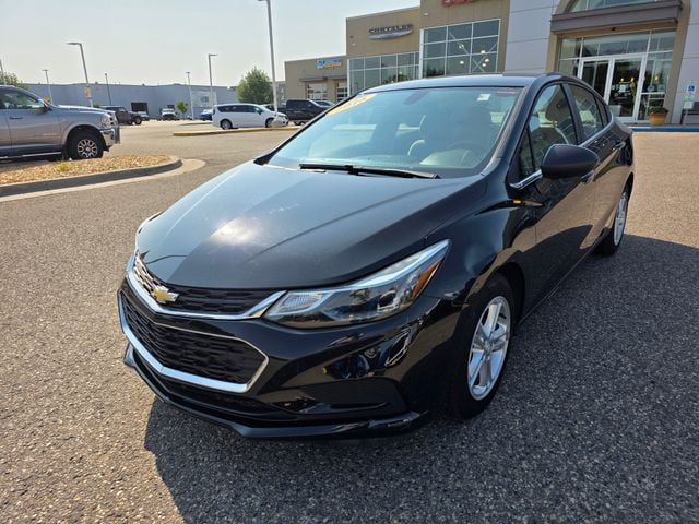 Used 2018 Chevrolet Cruze LT with VIN 1G1BE5SM0J7111821 for sale in Fergus Falls, Minnesota