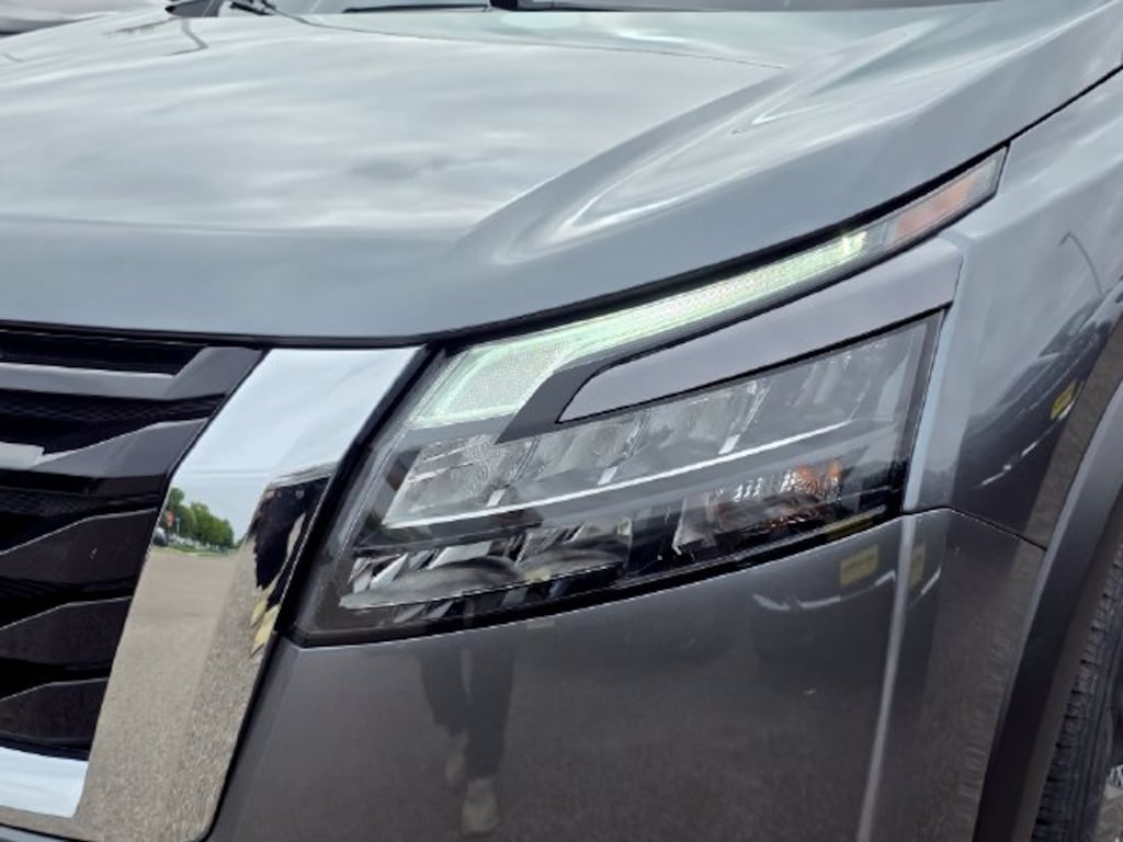 Used 2025 Nissan Pathfinder S SUV