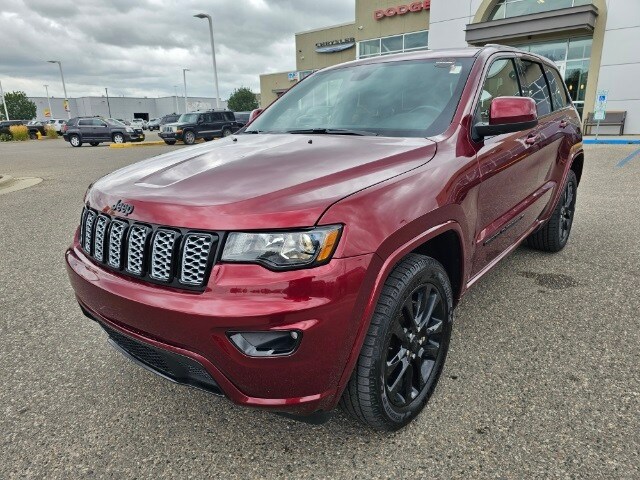 Used 2022 Jeep Grand Cherokee WK Laredo X with VIN 1C4RJFAG8NC124817 for sale in Grand Forks, ND