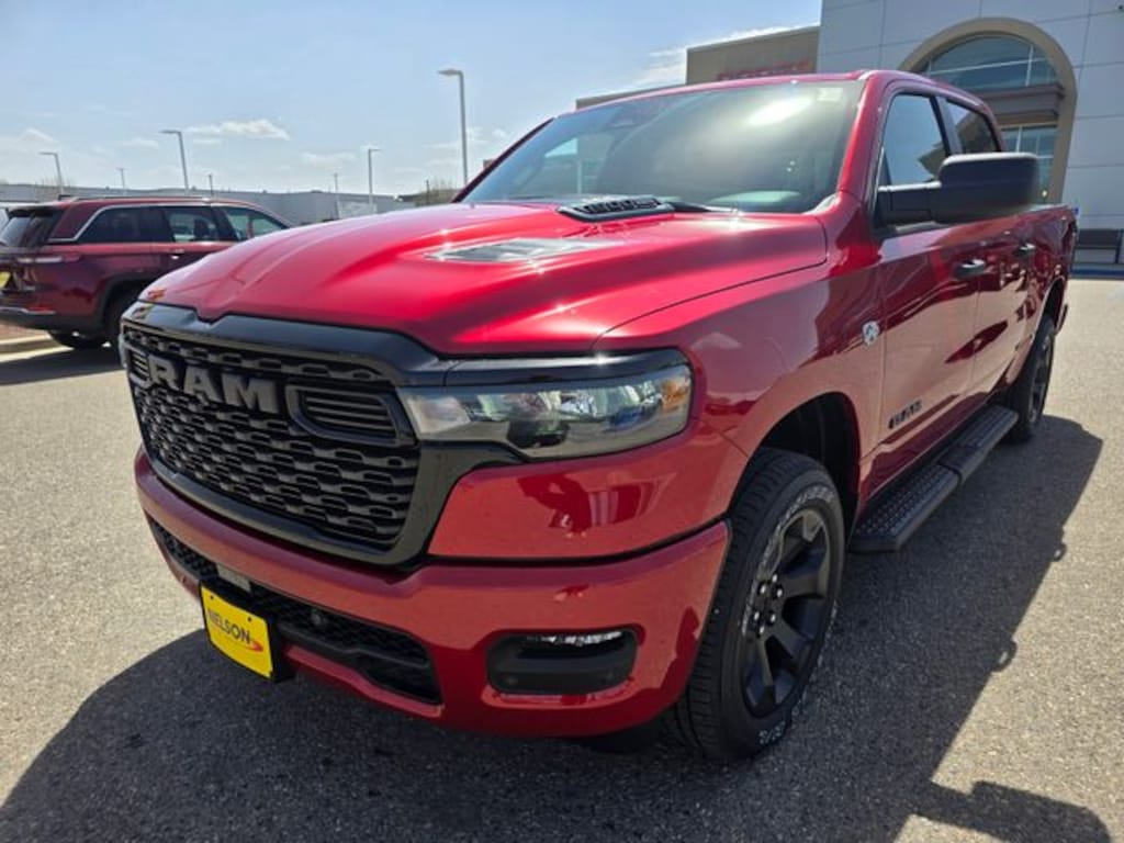New 2026 Ram 1500 EXPRESS CREW CAB 4X4 5'7 BOX Pickup