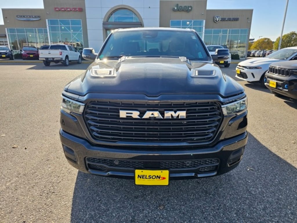 New 2025 Ram 1500 LARAMIE CREW CAB 4X4 5'7 BOX Pickup