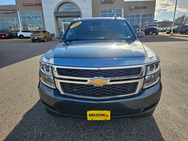 2019 Chevrolet Tahoe LT photo 2