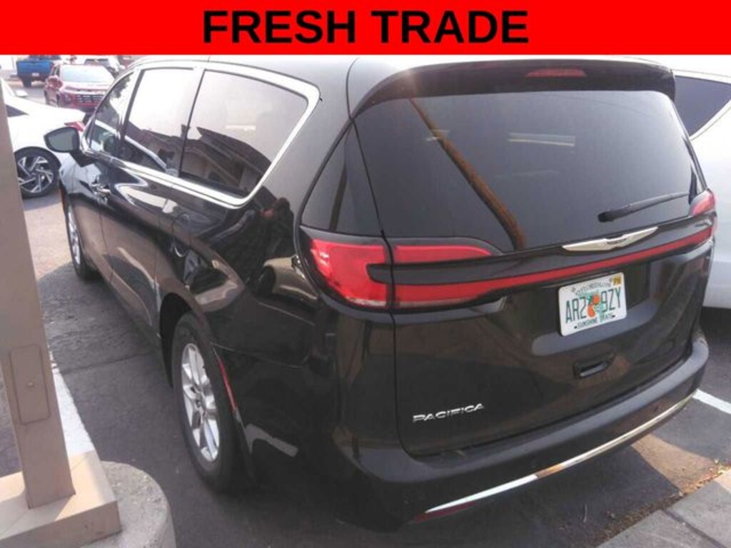Used 2025 Chrysler Pacifica Select Van Passenger Van