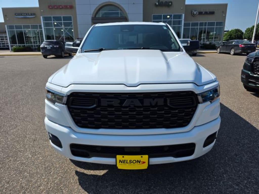 New 2026 Ram 1500 EXPRESS CREW CAB 4X4 6'4 BOX Pickup