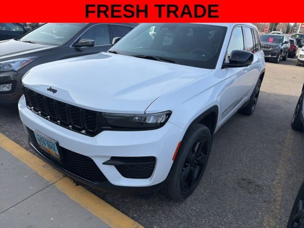 Used 2023 Jeep Grand Cherokee Laredo SUV