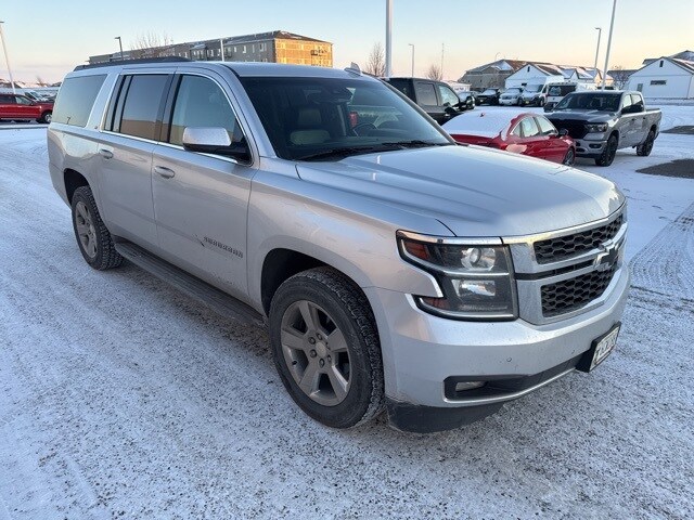 2019 Chevrolet Suburban LT photo 2