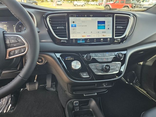 2026 Chrysler Voyager LX - Photo 17