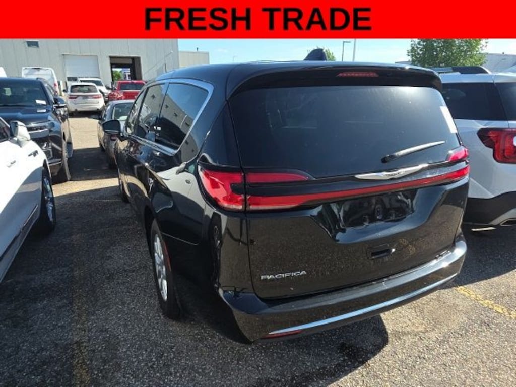 Used 2023 Chrysler Pacifica Touring L Van Passenger Van