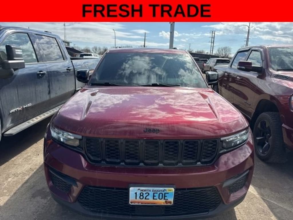 Used 2023 Jeep Grand Cherokee Laredo SUV