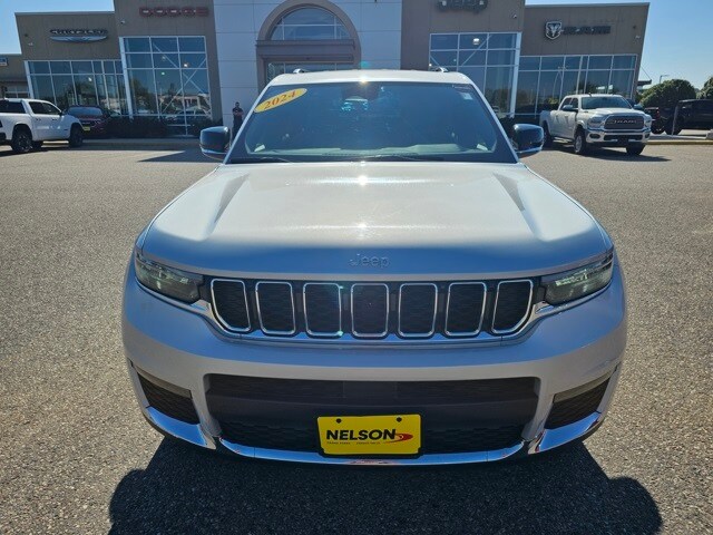 2024 Jeep Grand Cherokee Limited photo 2