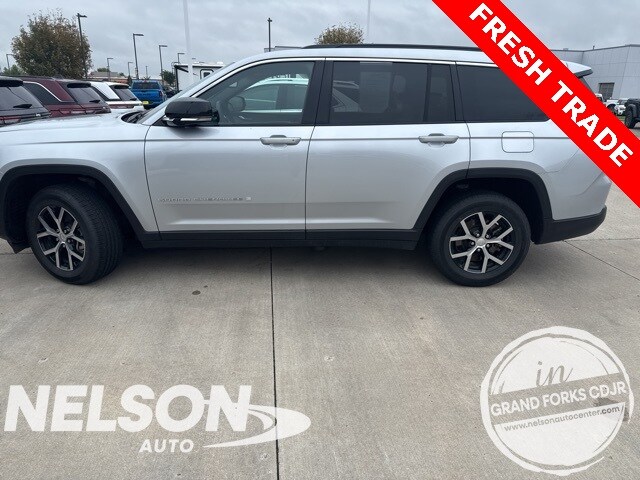 2024 Jeep Grand Cherokee Limited photo 3