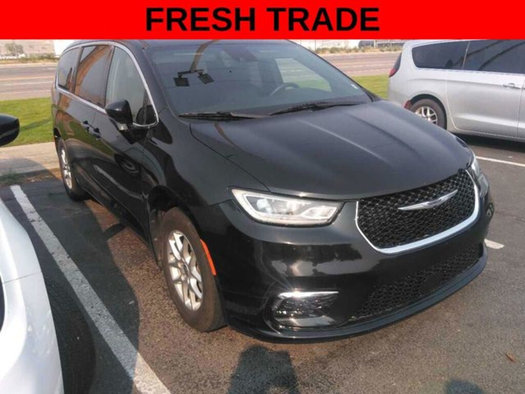 Used 2025 Chrysler Pacifica Select Van Passenger Van